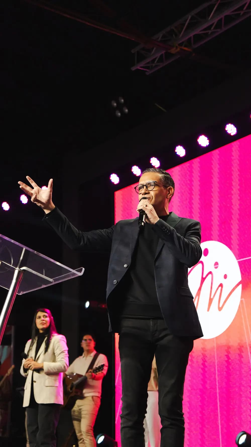 Profeta y pastor Víctor Hugo Alvarado